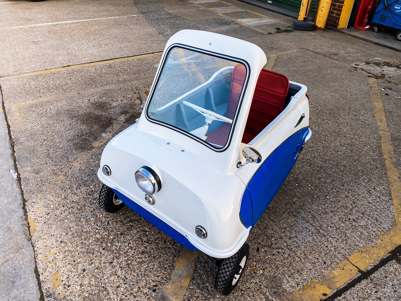 Peel P50 Cabrio Cabriolet White Blue