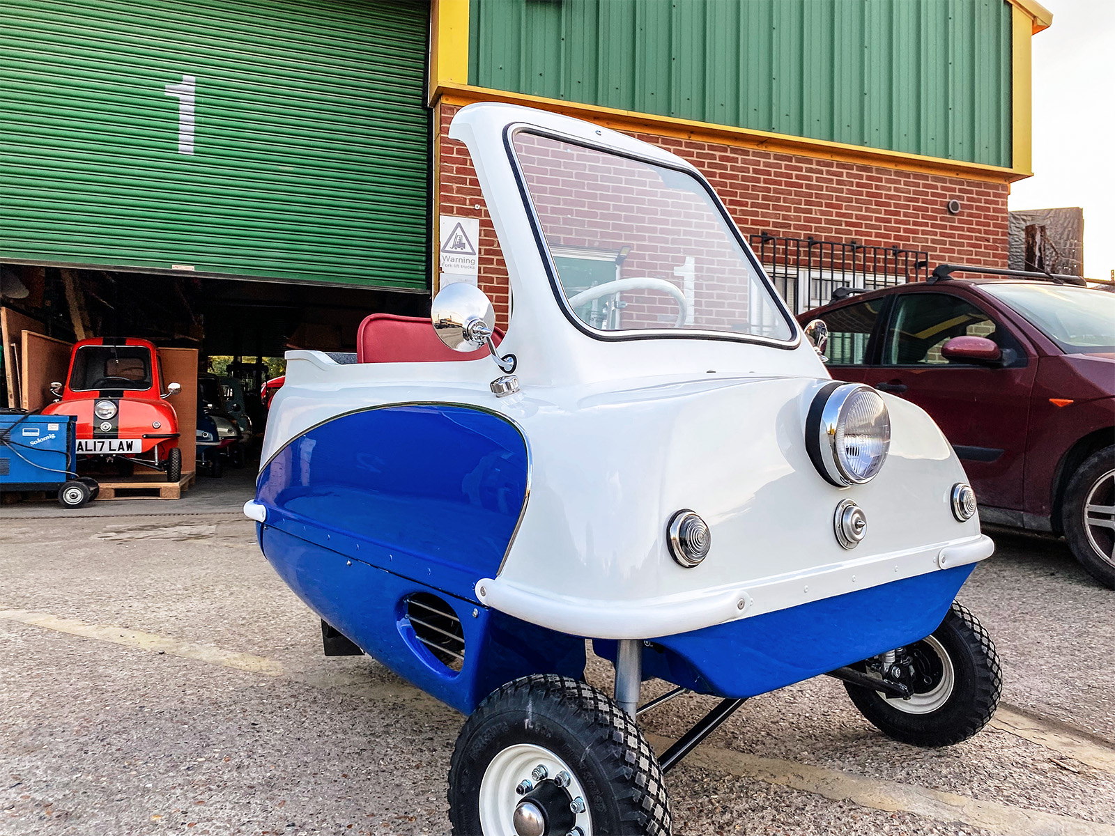 Peel P50 Cabrio Engine 01