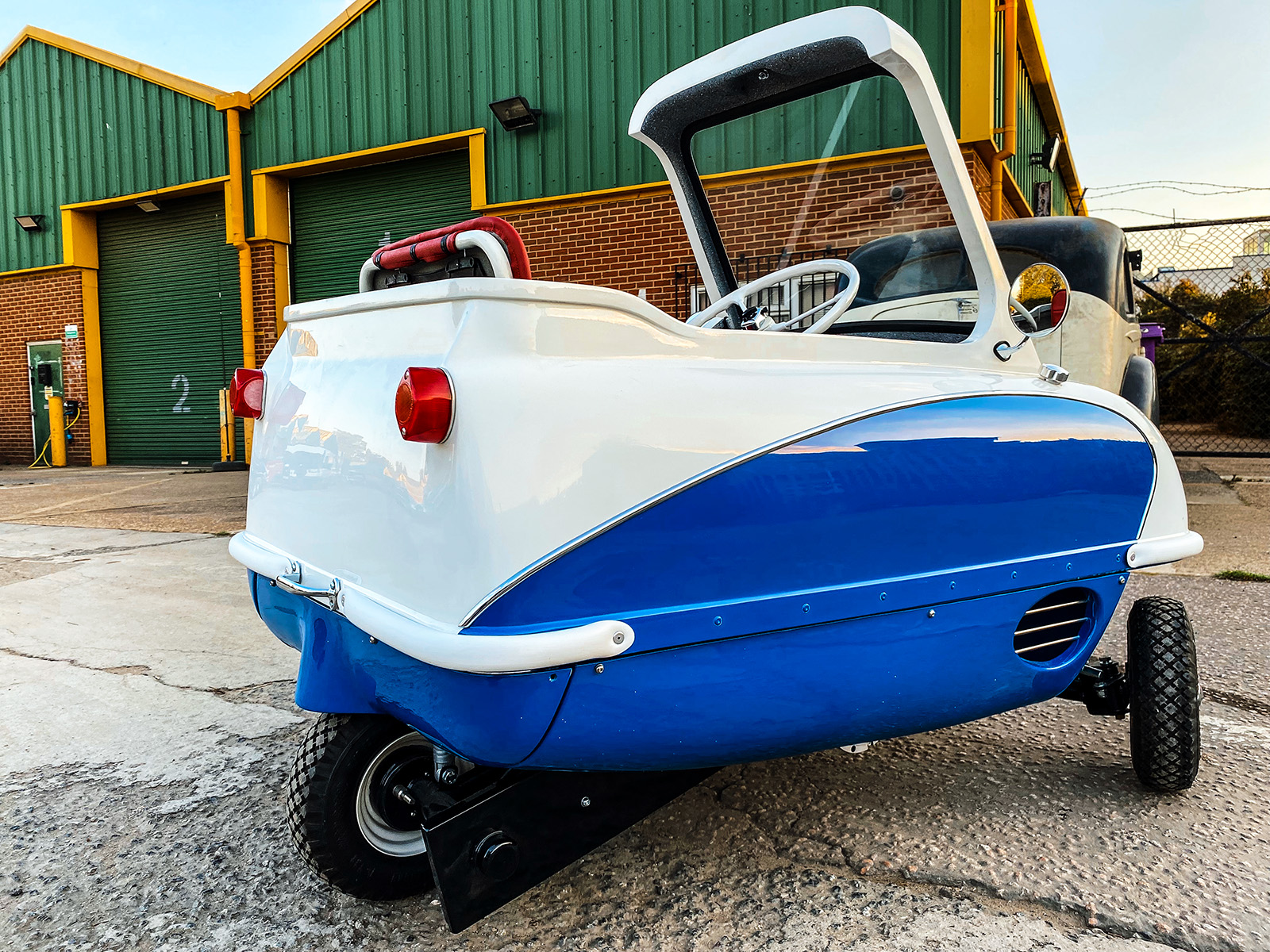Peel P50 Cabrio Cabriolet White Blue