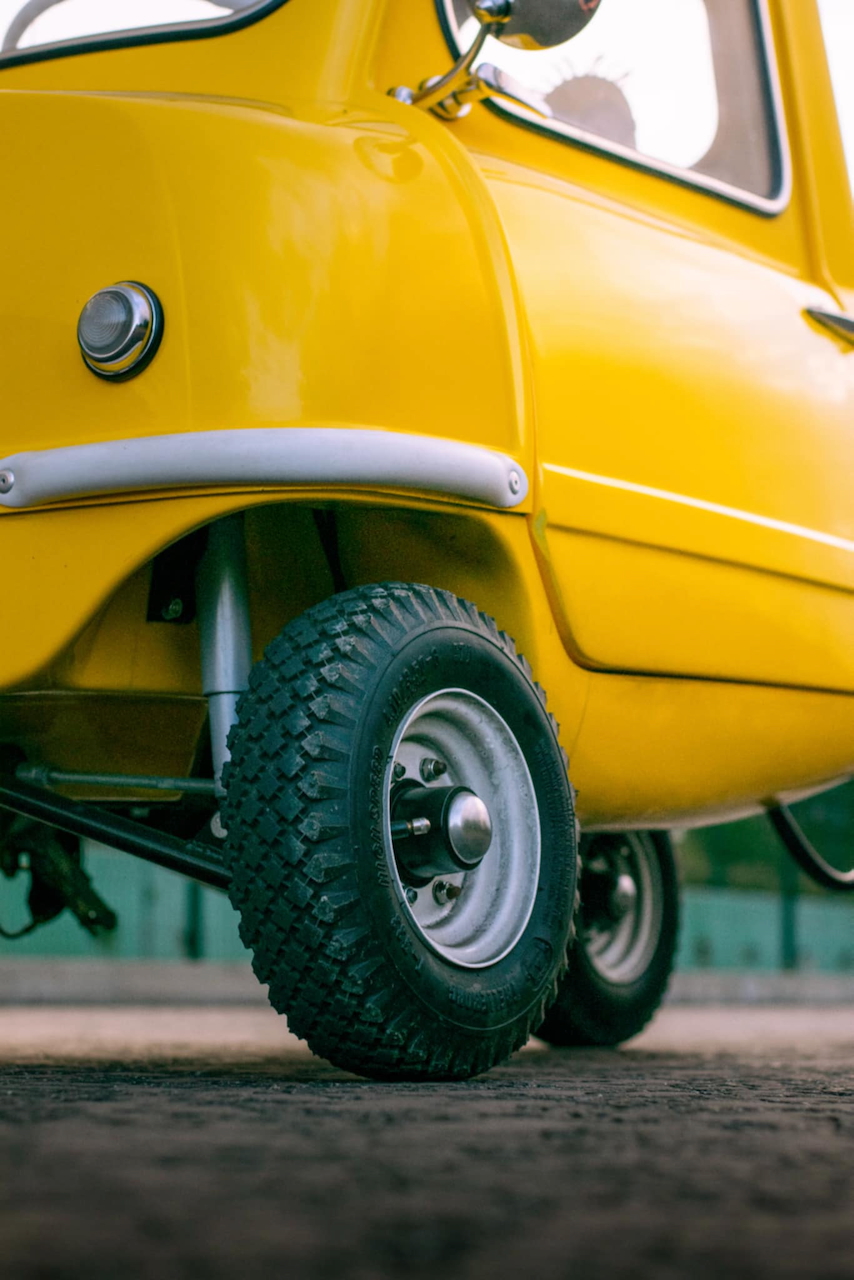 Peel P50 Blue Yellow Hoodie Man 01