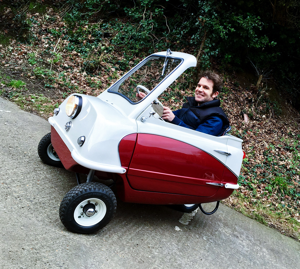 Tim Pitt reviews the Peel P50 Convertible rep P50CARS Qatar White Red