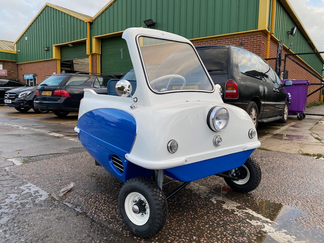 Peel P50 Cabrio Daytona White Blue