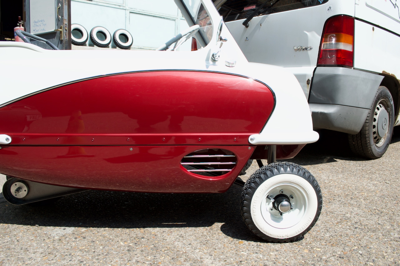 Peel P50 Cabrio Rep Qatar 01 side wheel white walls